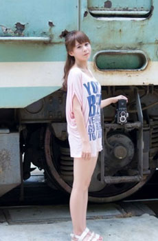 带不走的季节美女手机壁纸下载