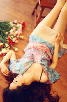 含苞绽放高清美女手机壁纸下载